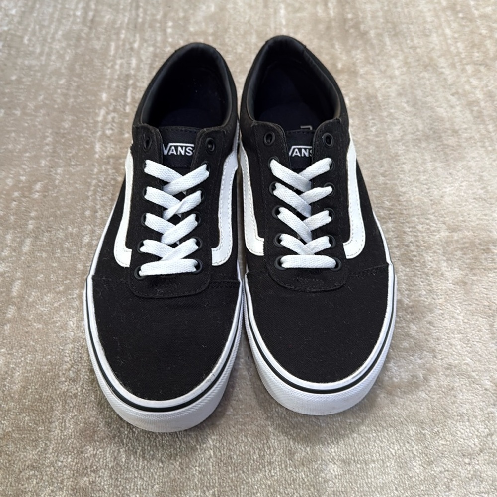 Black Vans Sneaker